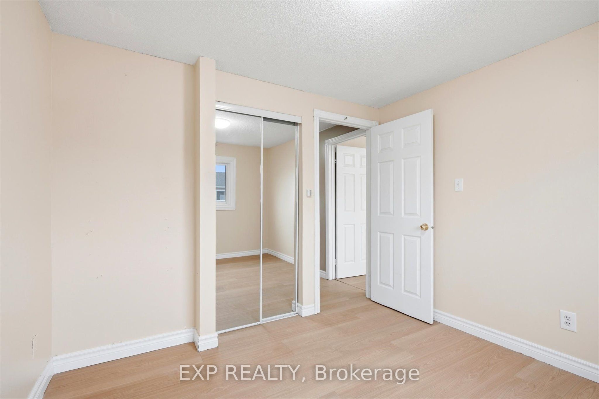 2050 Upper Middle Road 31 Property Photo 21