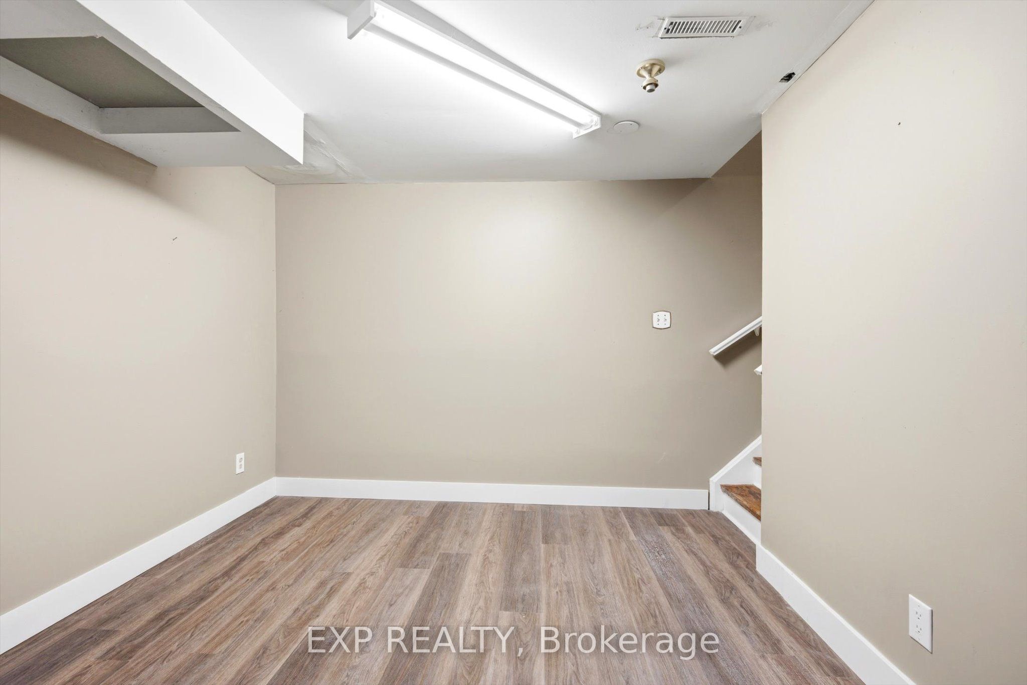 2050 Upper Middle Road 31 Property Photo 22