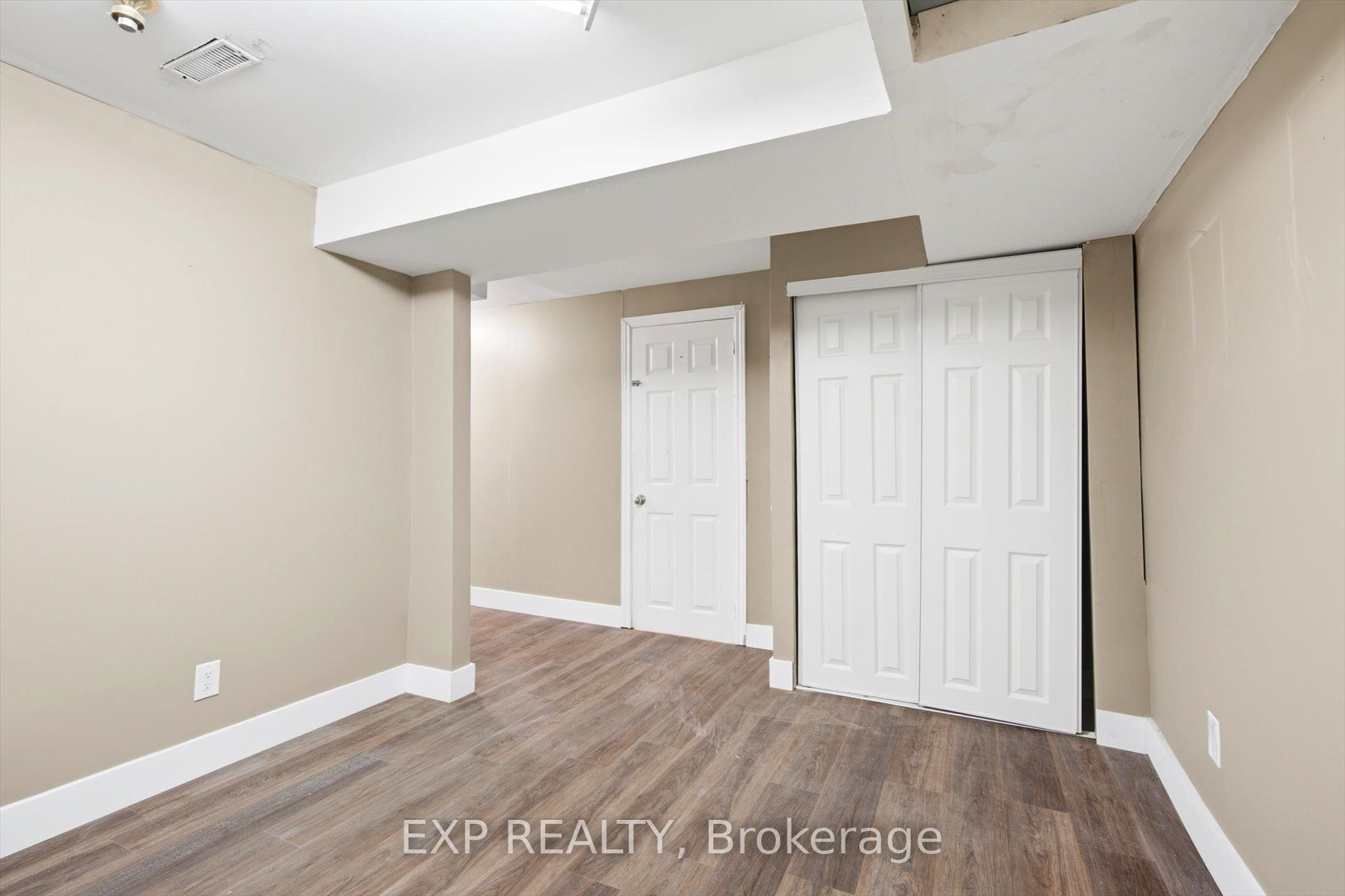 2050 Upper Middle Road 31 Property Photo 23