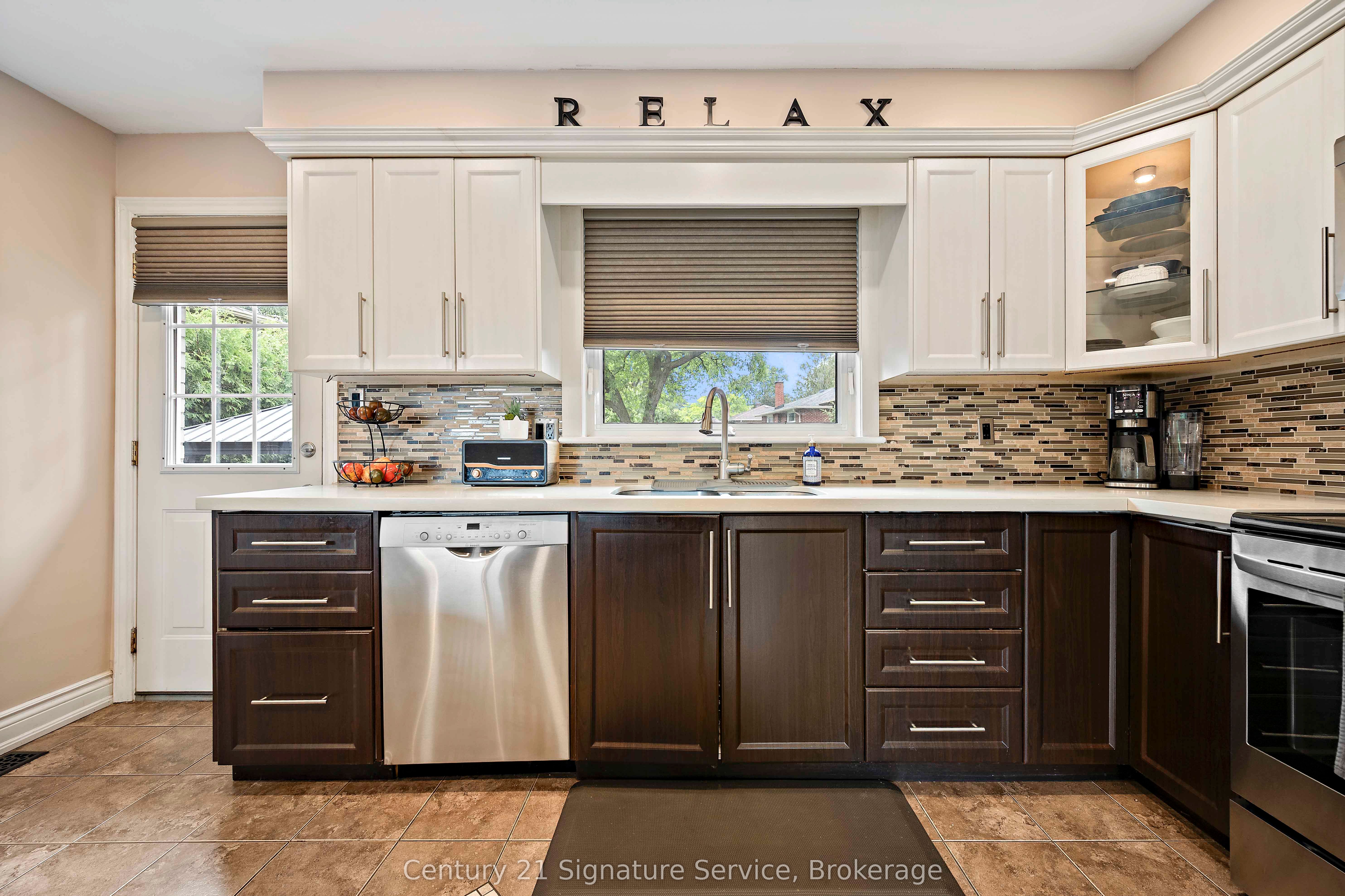 1563 Brentano Boulevard Property Photo 11