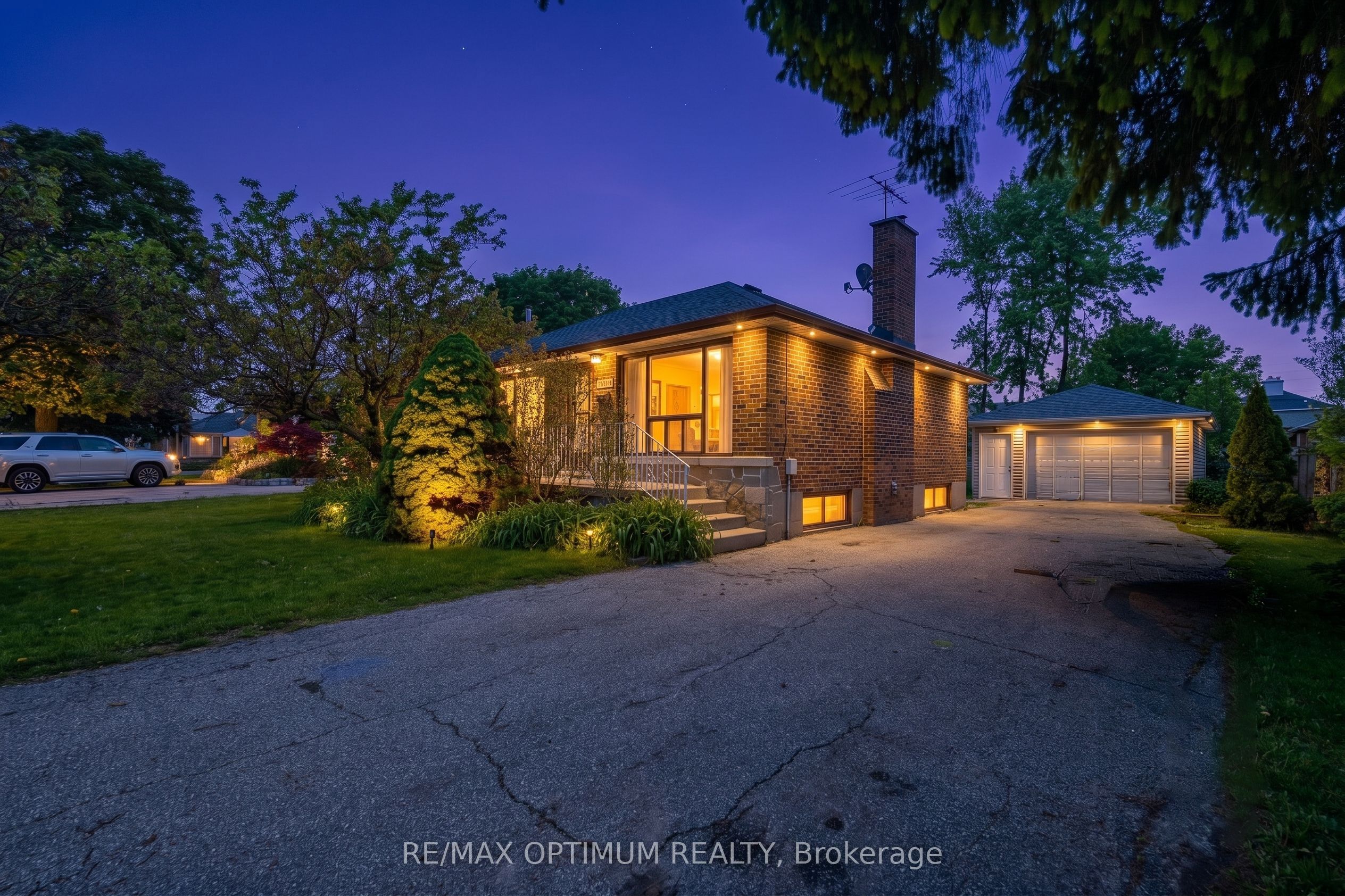 1747 Coram Crescent Property Photo 1
