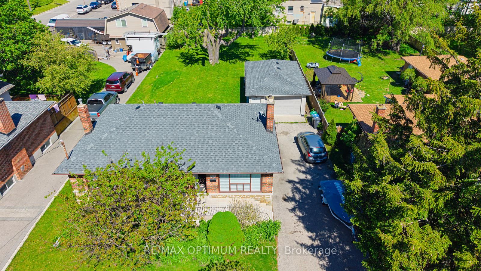 1747 Coram Crescent Property Photo 2