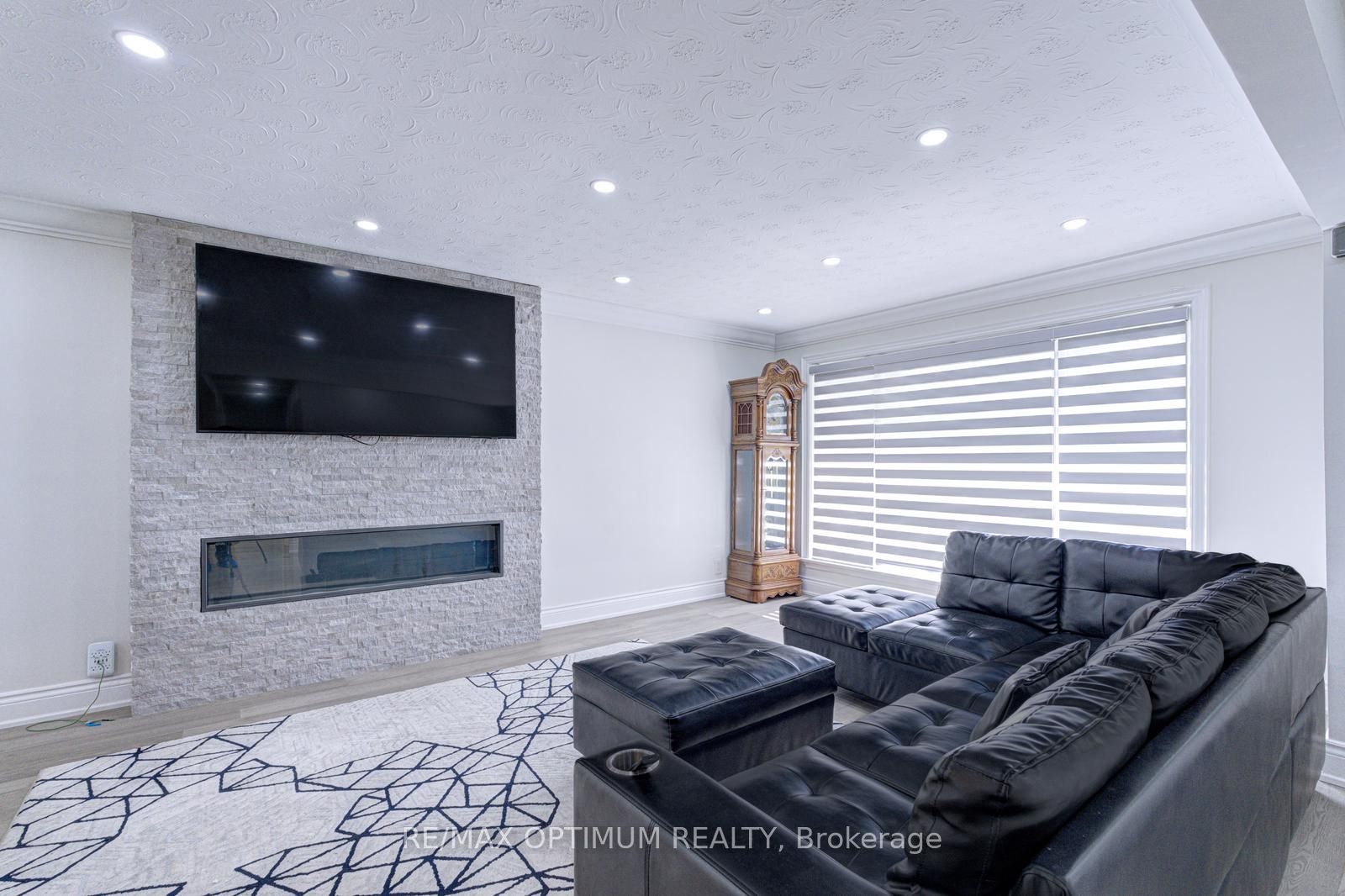 1747 Coram Crescent Property Photo 7