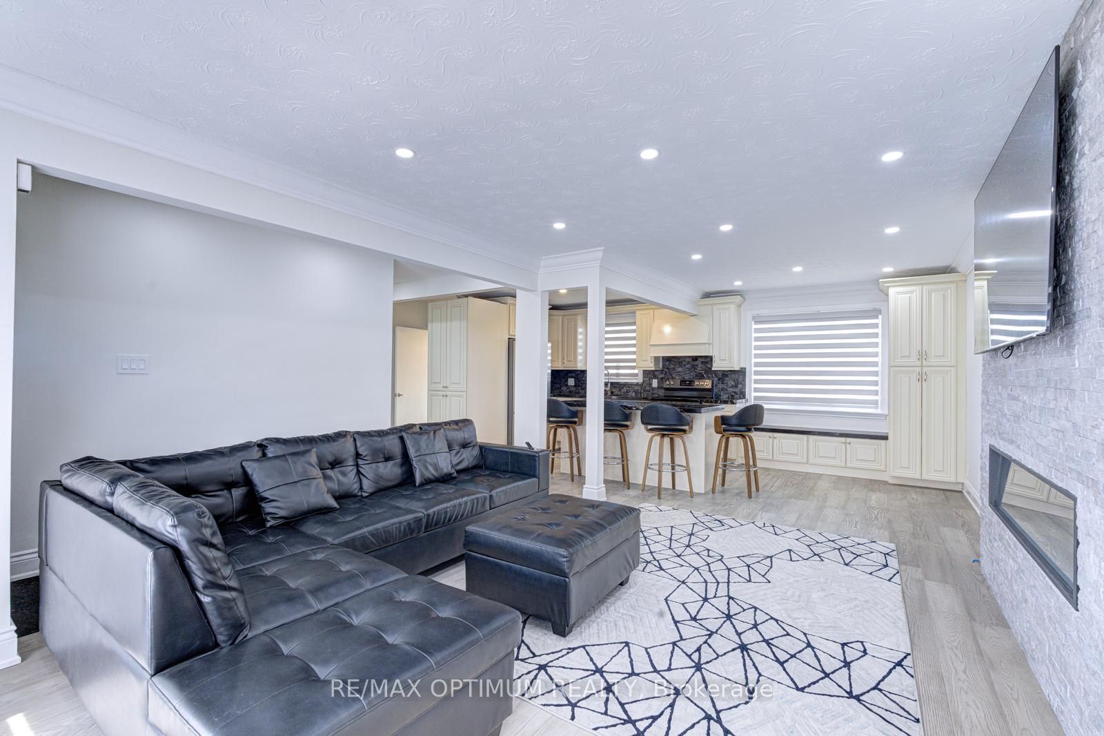 1747 Coram Crescent Property Photo 8
