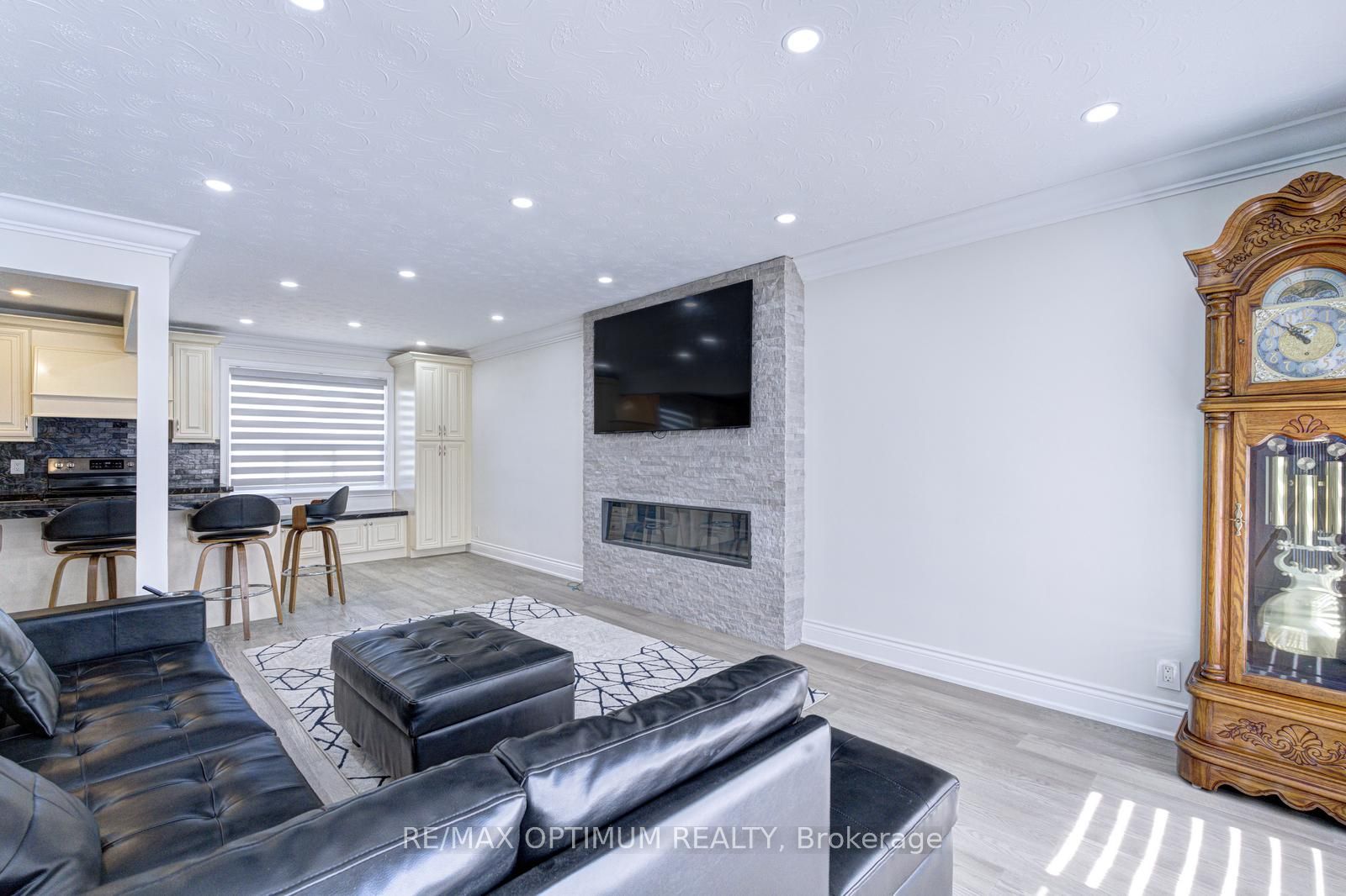 1747 Coram Crescent Property Photo 9