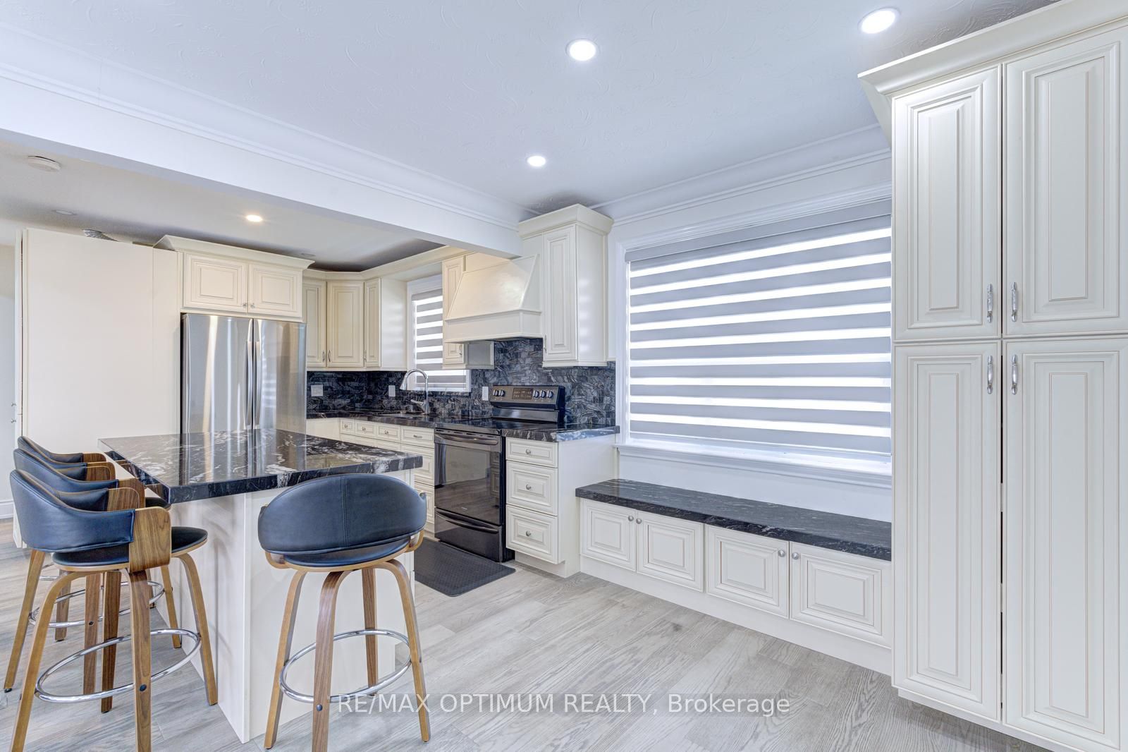 1747 Coram Crescent Property Photo 12