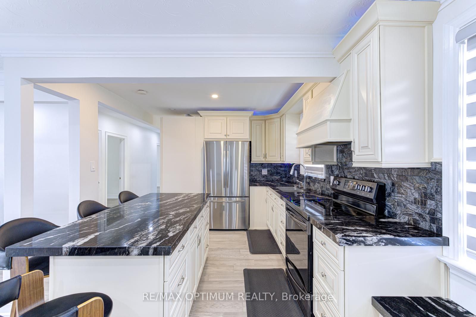 1747 Coram Crescent Property Photo 13