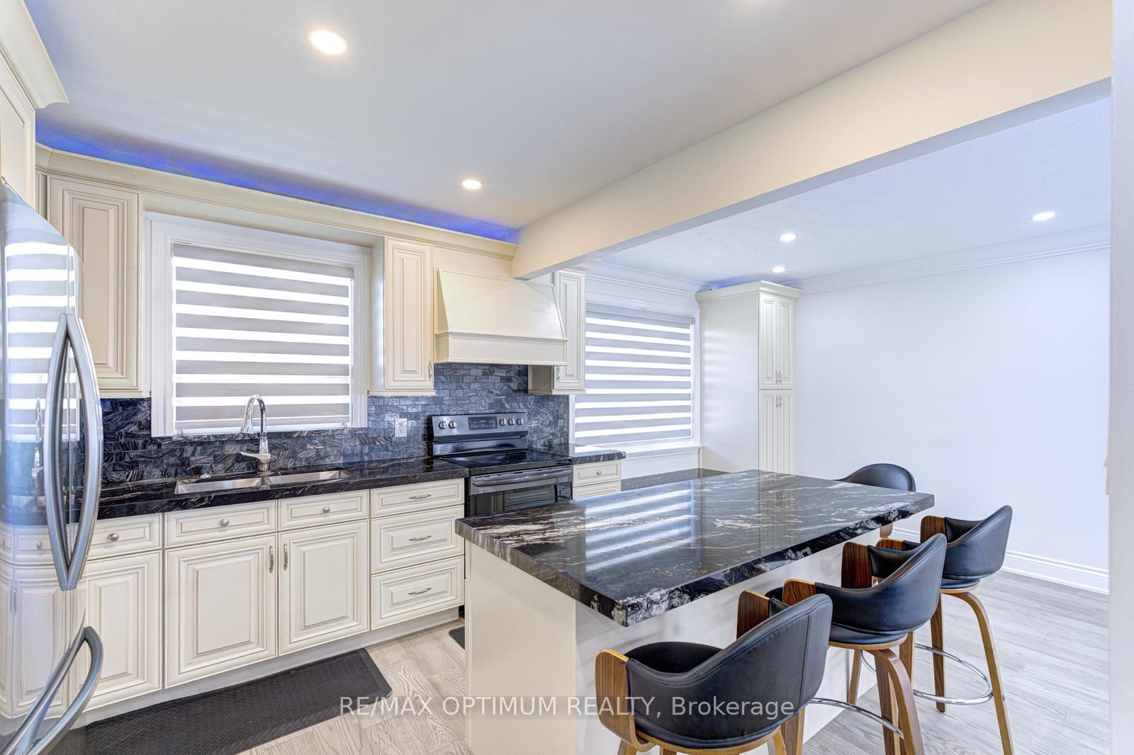 1747 Coram Crescent Property Photo 14