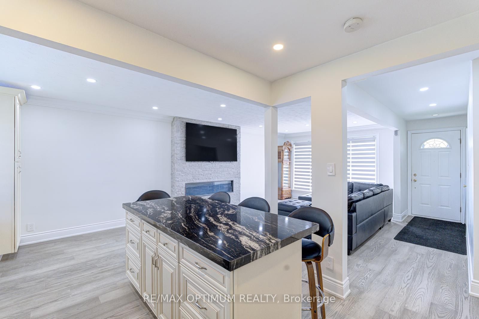 1747 Coram Crescent Property Photo 15