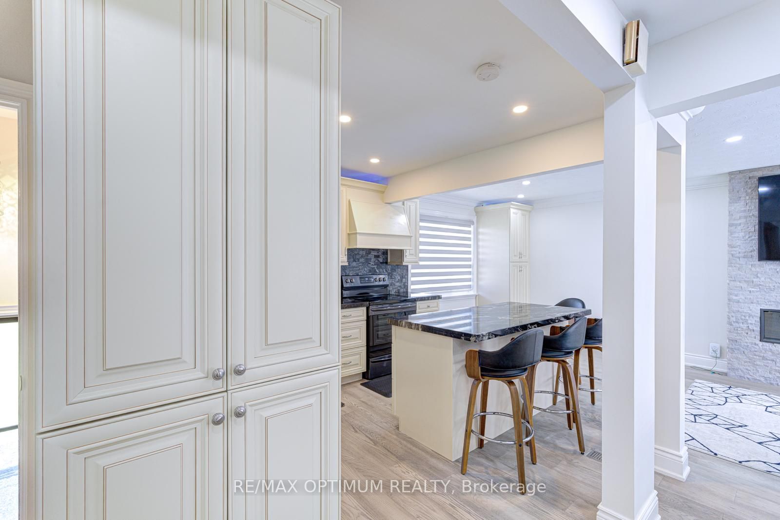 1747 Coram Crescent Property Photo 16