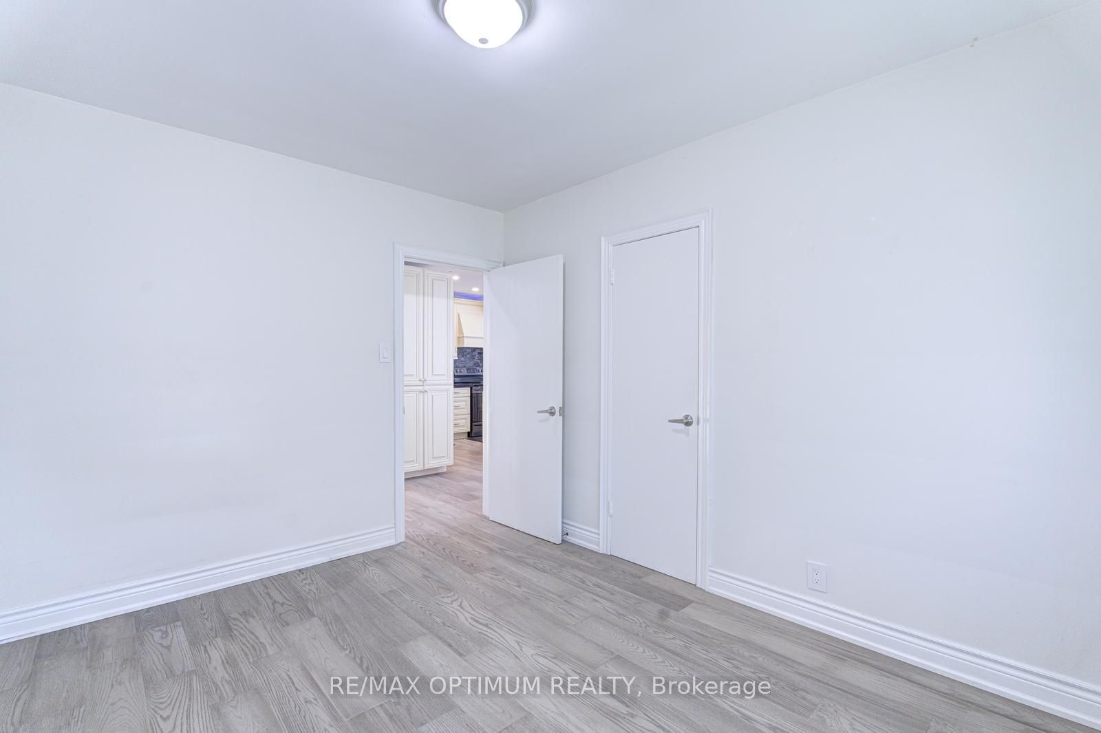 1747 Coram Crescent Property Photo 18