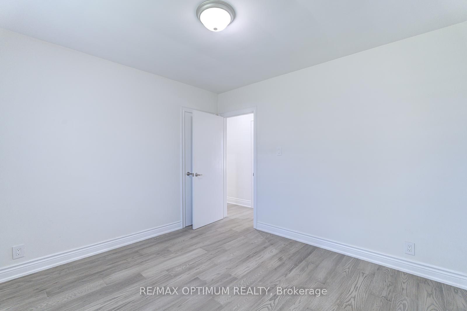 1747 Coram Crescent Property Photo 22
