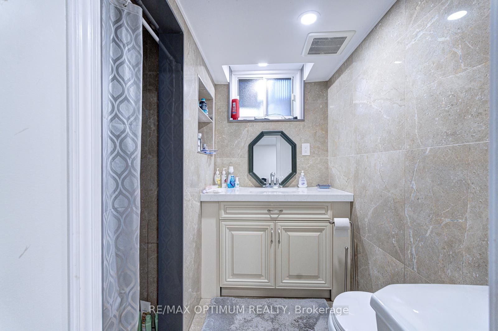 1747 Coram Crescent Property Photo 32