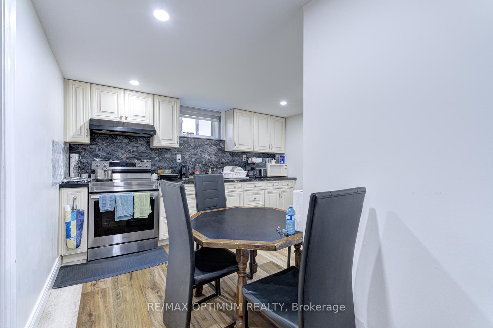 1747 Coram Crescent Property Photo 33