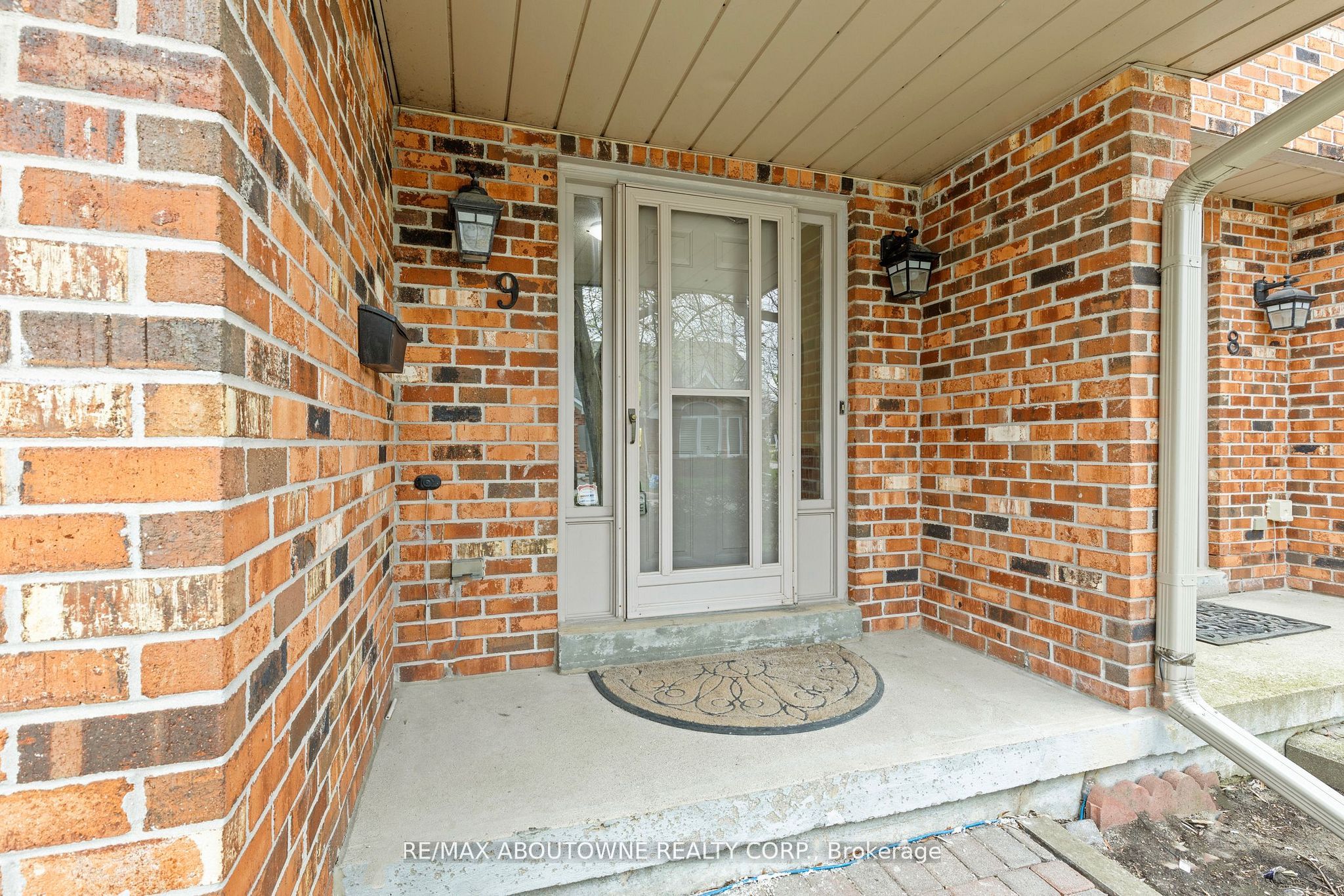 2230 Walkers Line 9 Property Photo 4