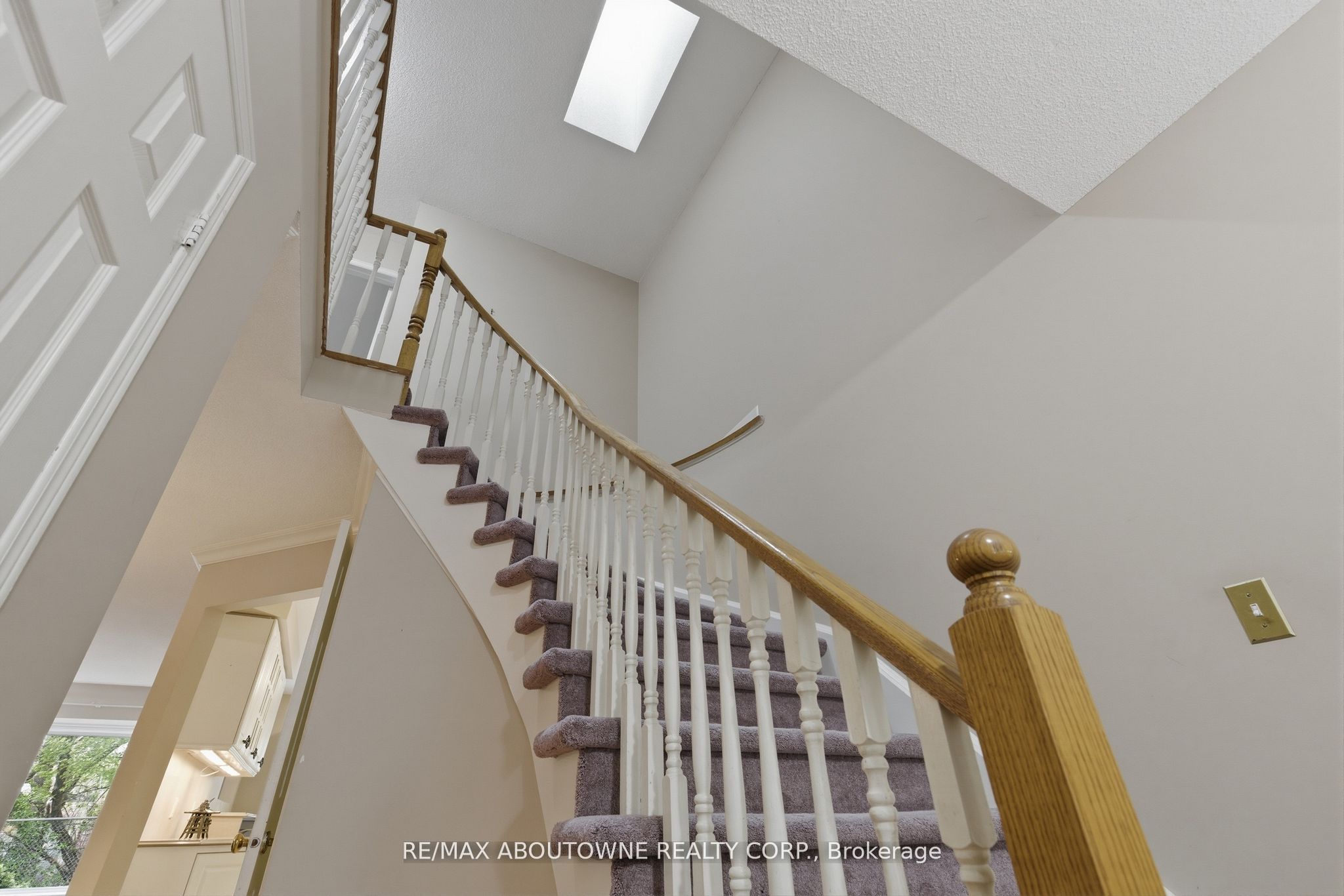 2230 Walkers Line 9 Property Photo 7