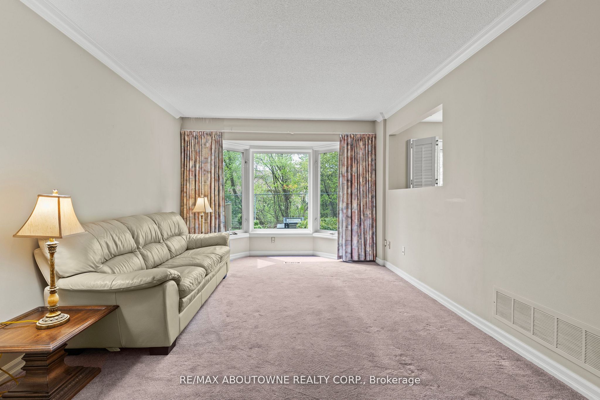 2230 Walkers Line 9 Property Photo 13