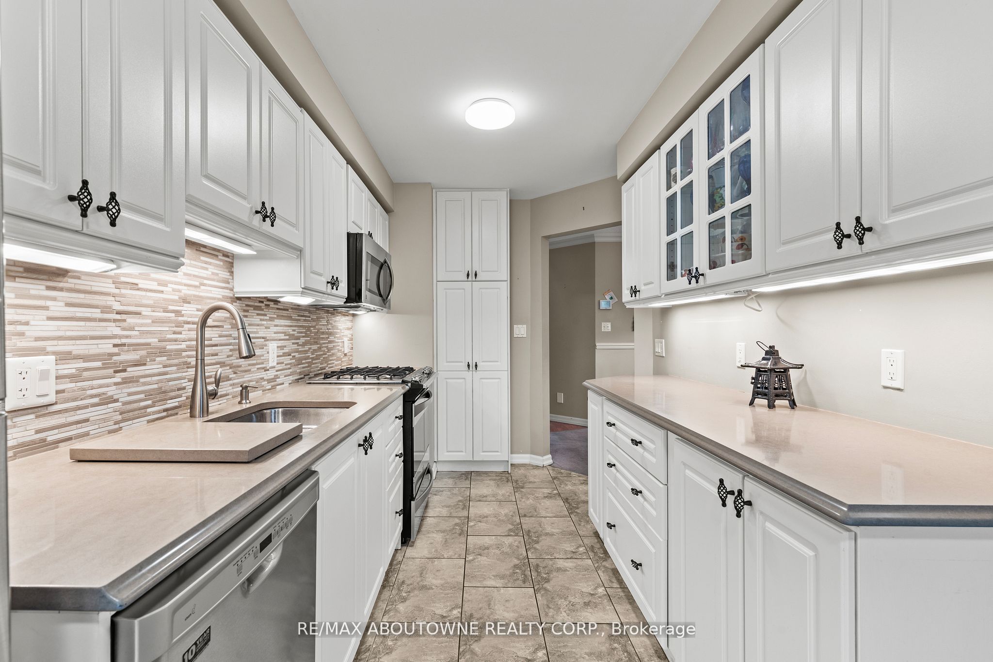 2230 Walkers Line 9 Property Photo 17