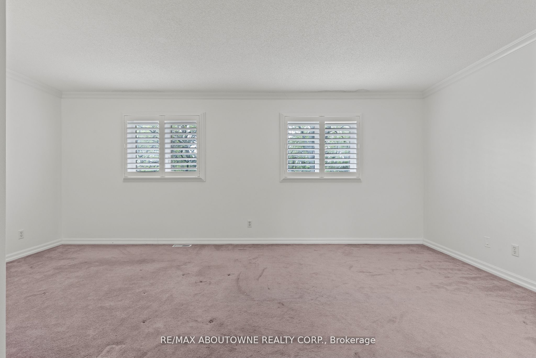 2230 Walkers Line 9 Property Photo 19
