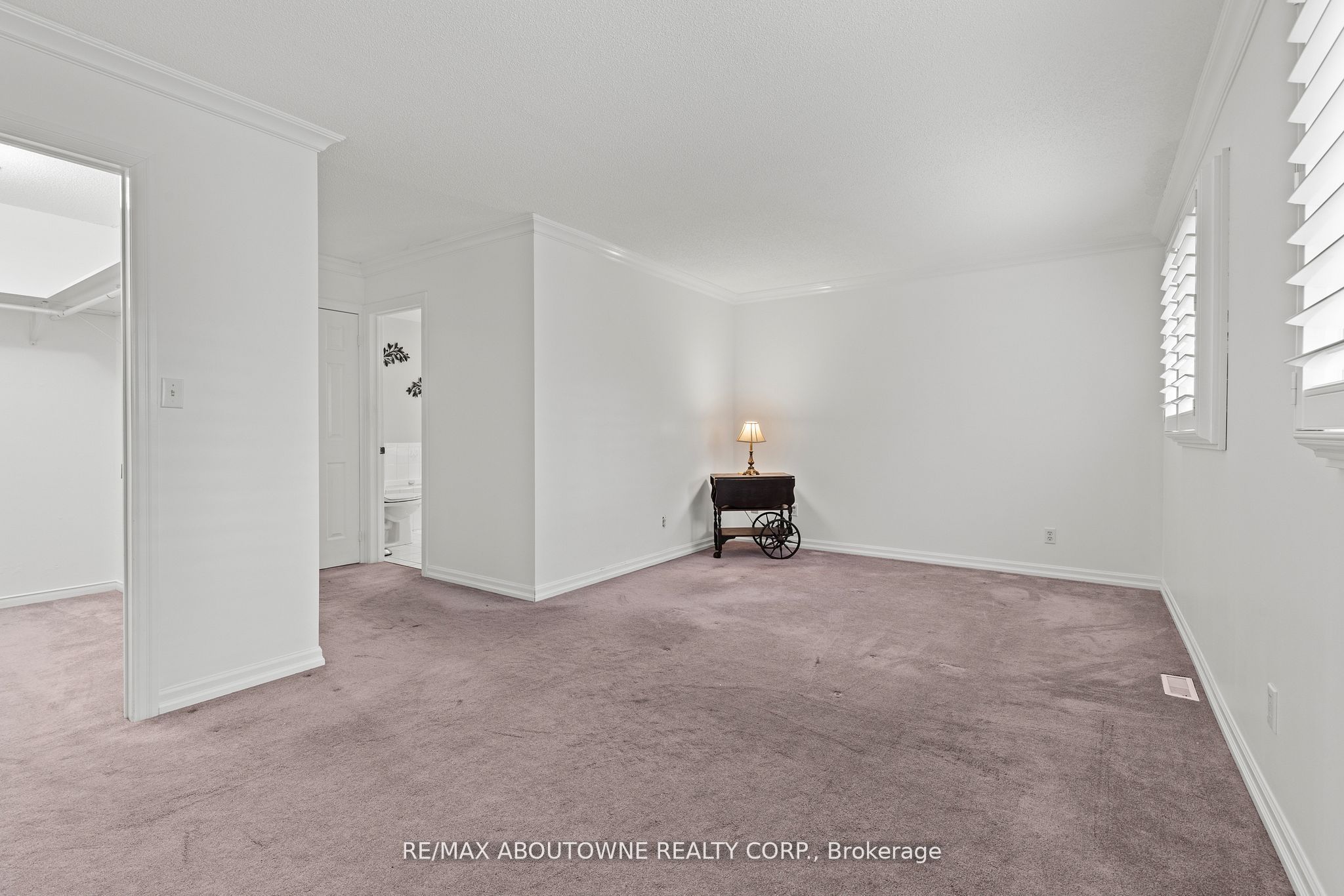 2230 Walkers Line 9 Property Photo 20