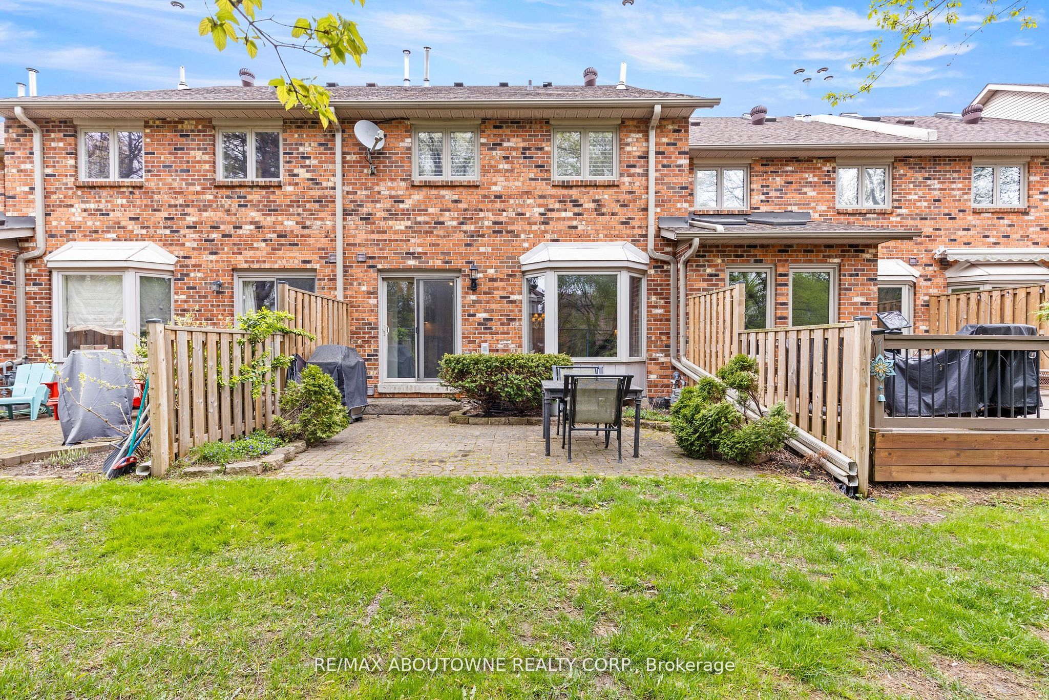 2230 Walkers Line 9 Property Photo 29