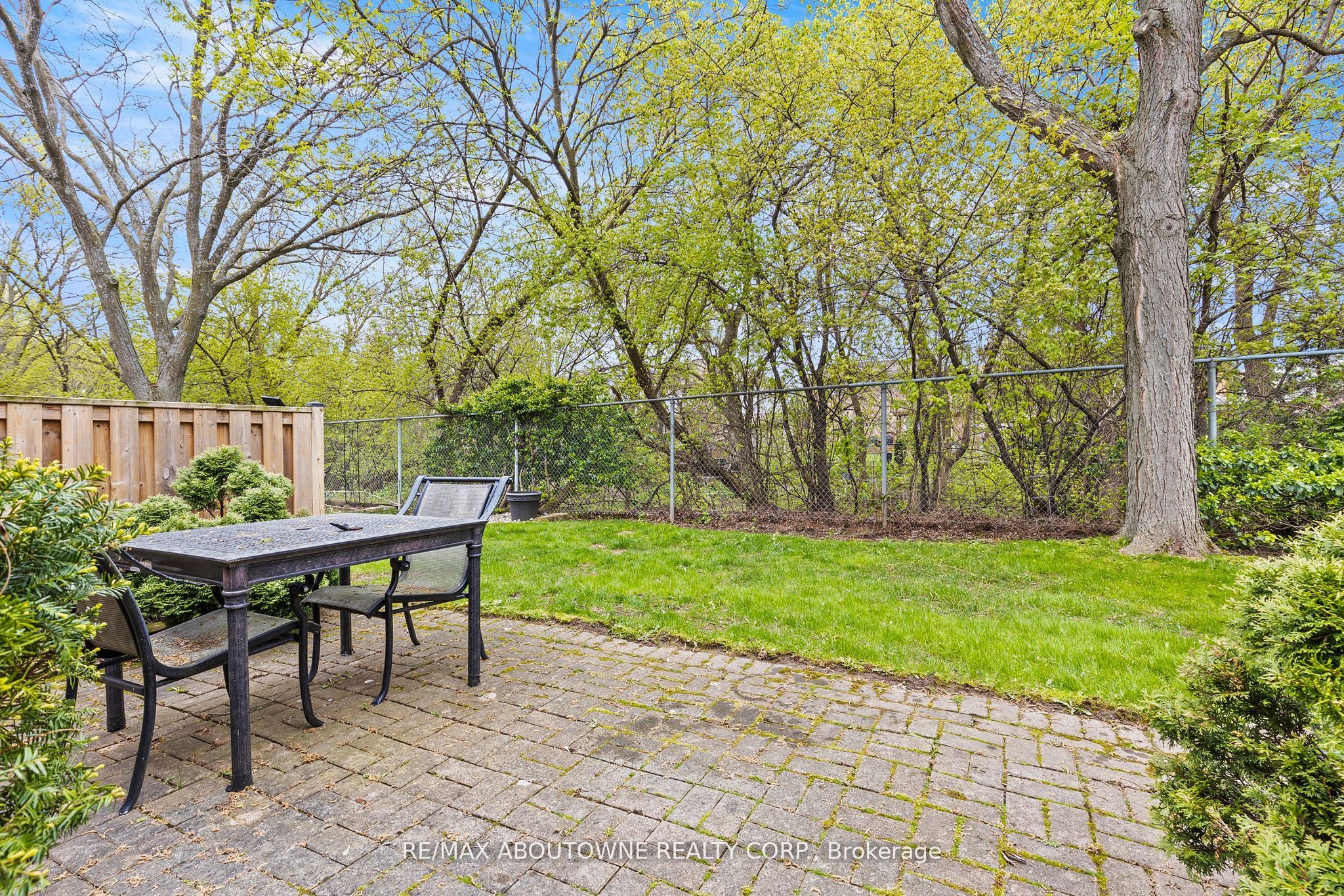 2230 Walkers Line 9 Property Photo 31