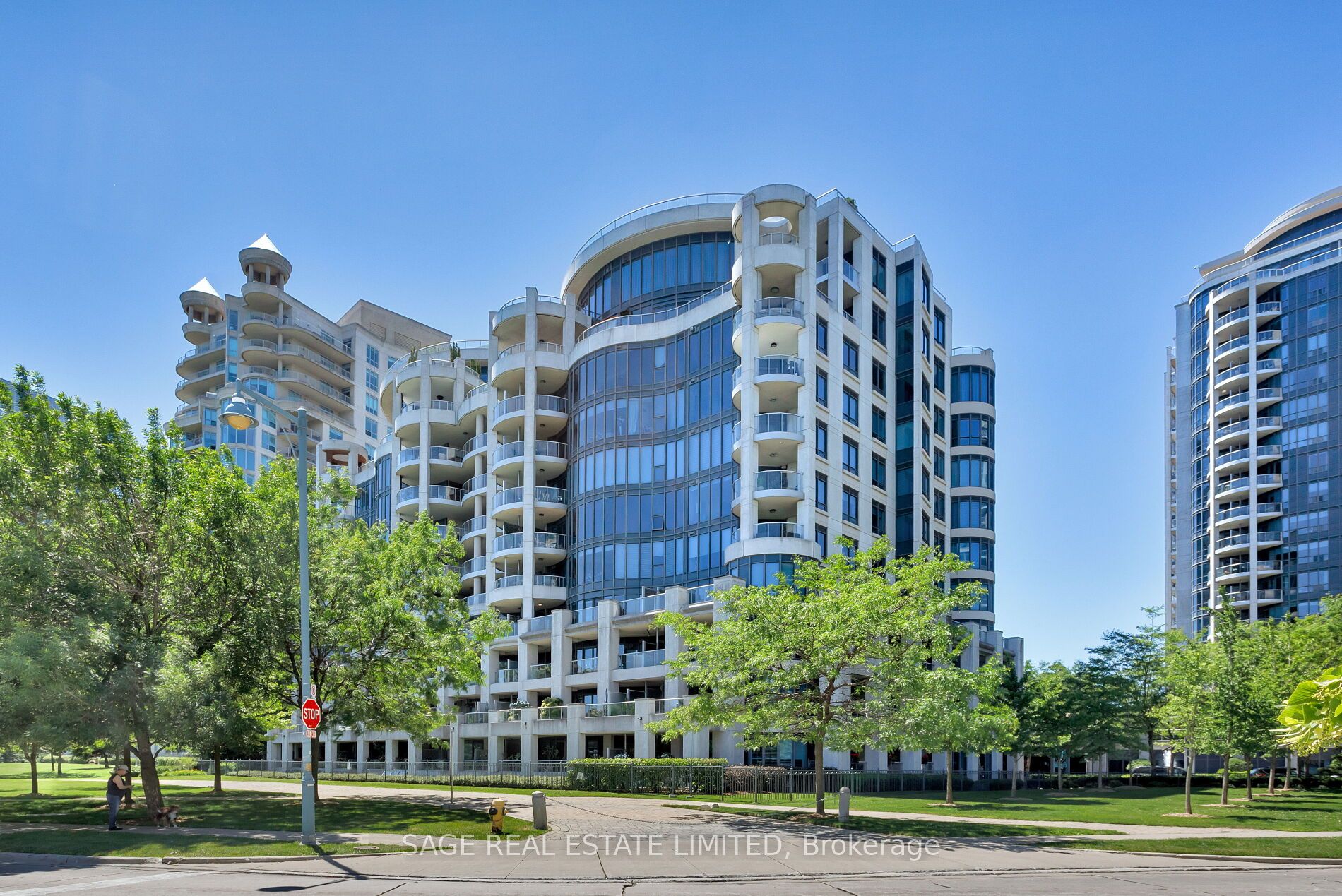 2095 Lake Shore Boulevard W 519