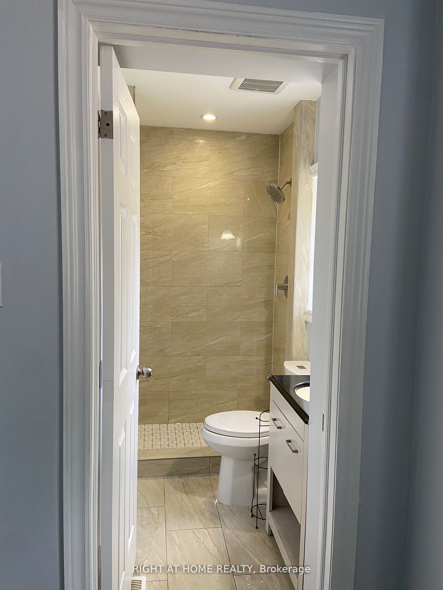 184 Rosemount Avenue Main Property Photo 8