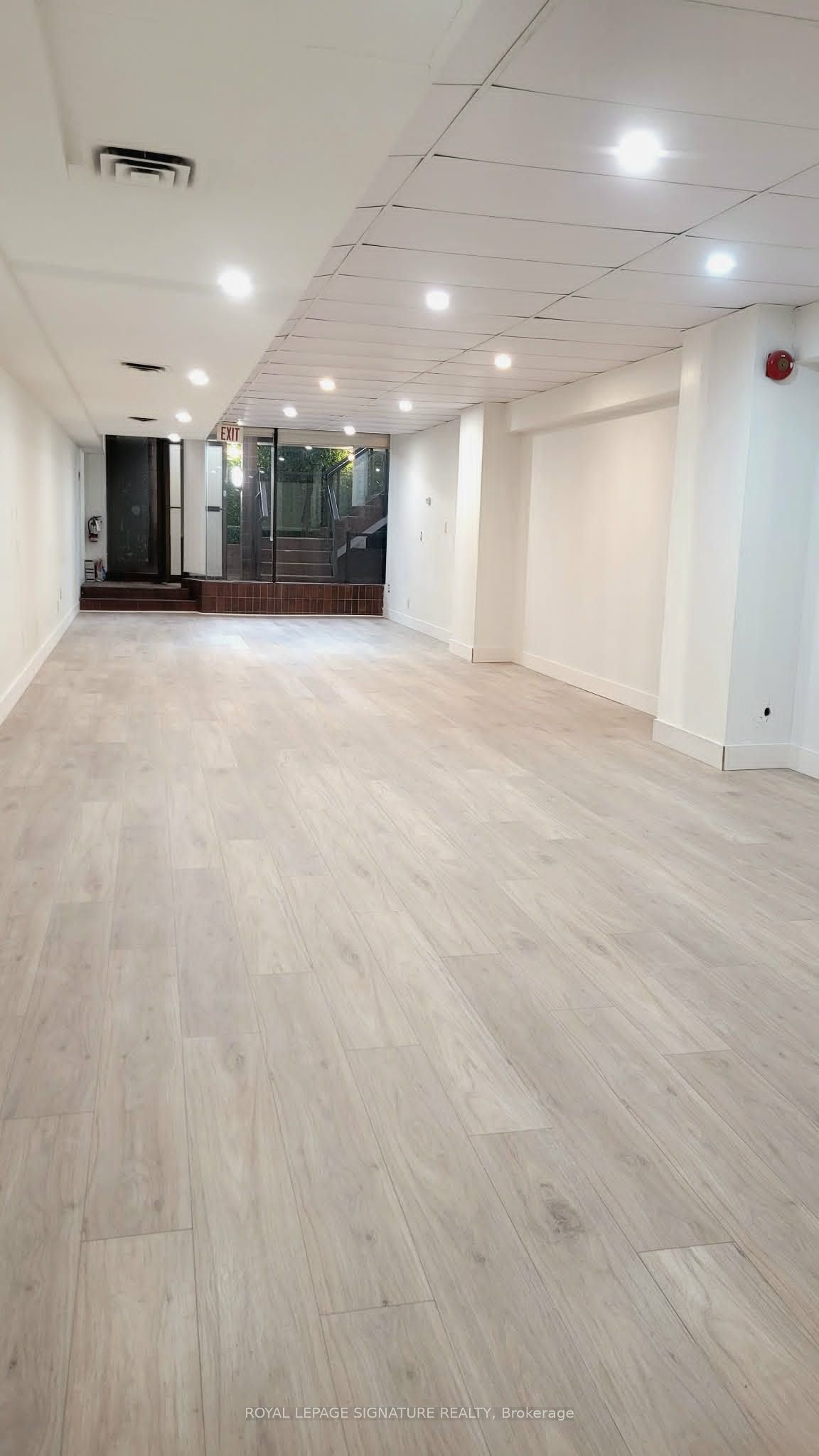 300 Lakeshore Road E 2 Property Photo 3