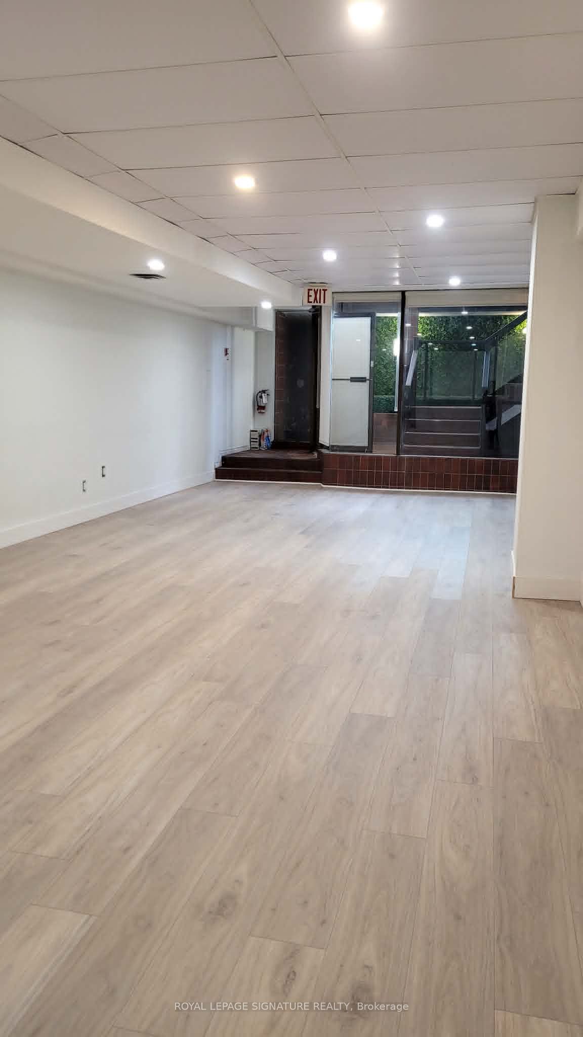 300 Lakeshore Road E 2 Property Photo 9