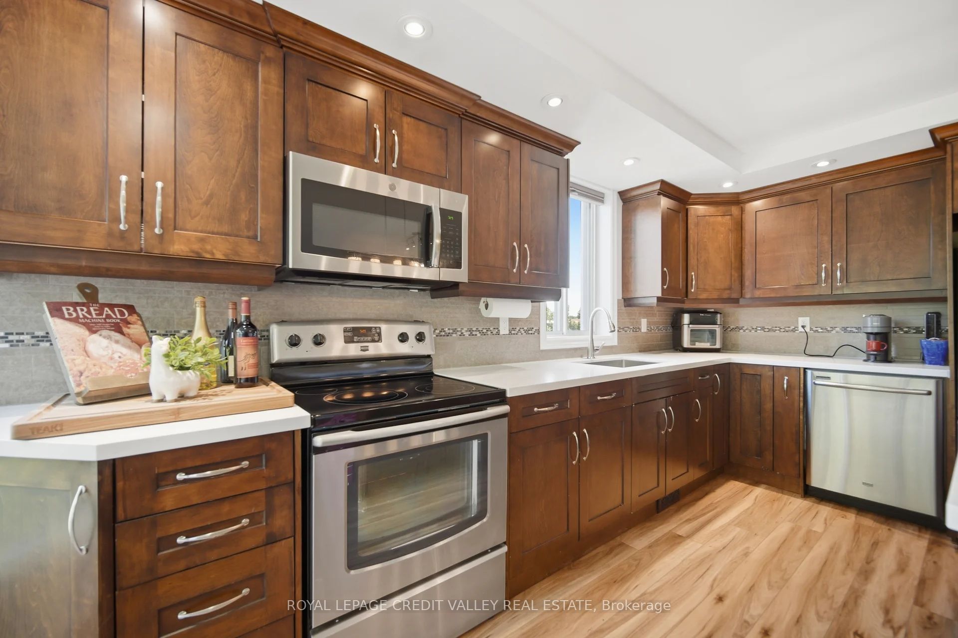 8351 Mclaughlin Road E 407 Property Photo 19
