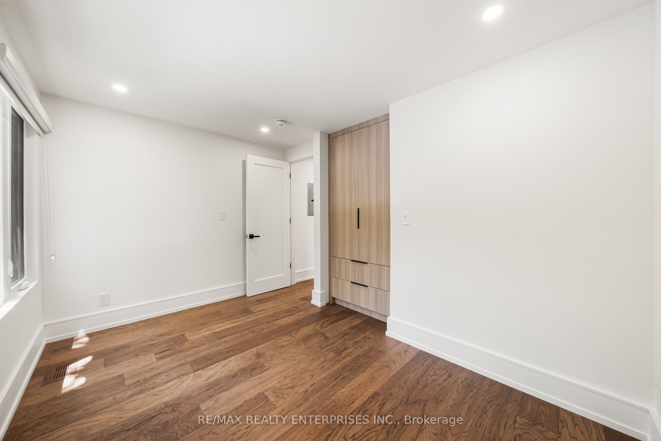 1495 Thetford Court Property Photo 16