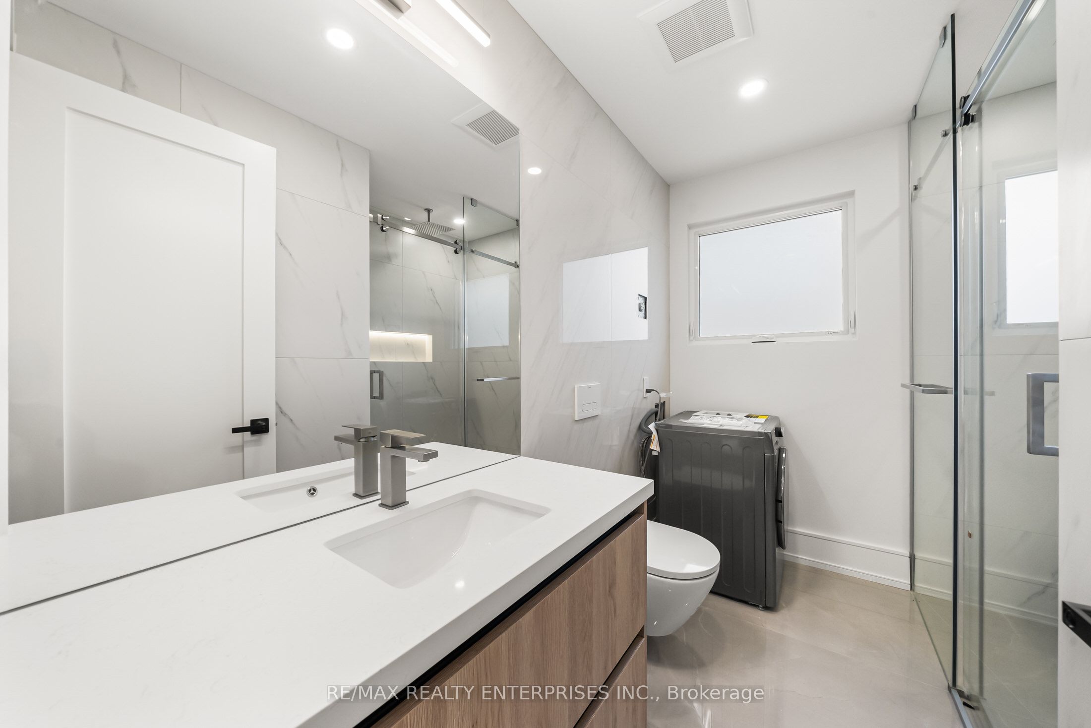 1495 Thetford Court Property Photo 17