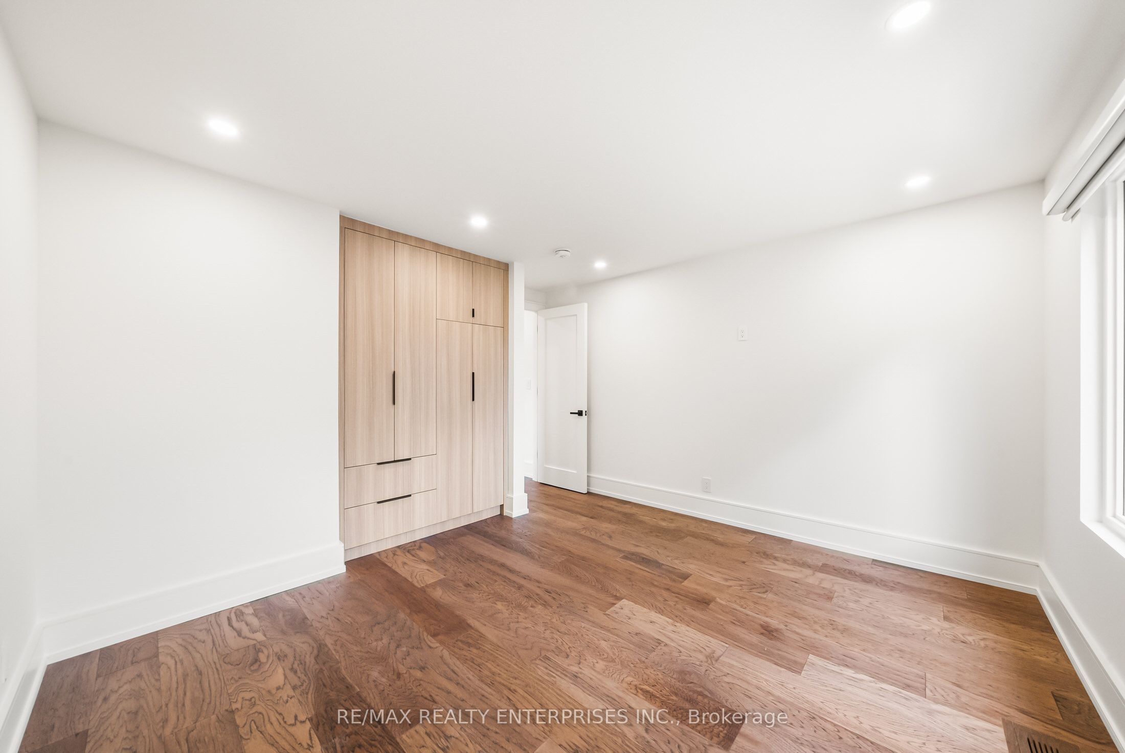1495 Thetford Court Property Photo 18