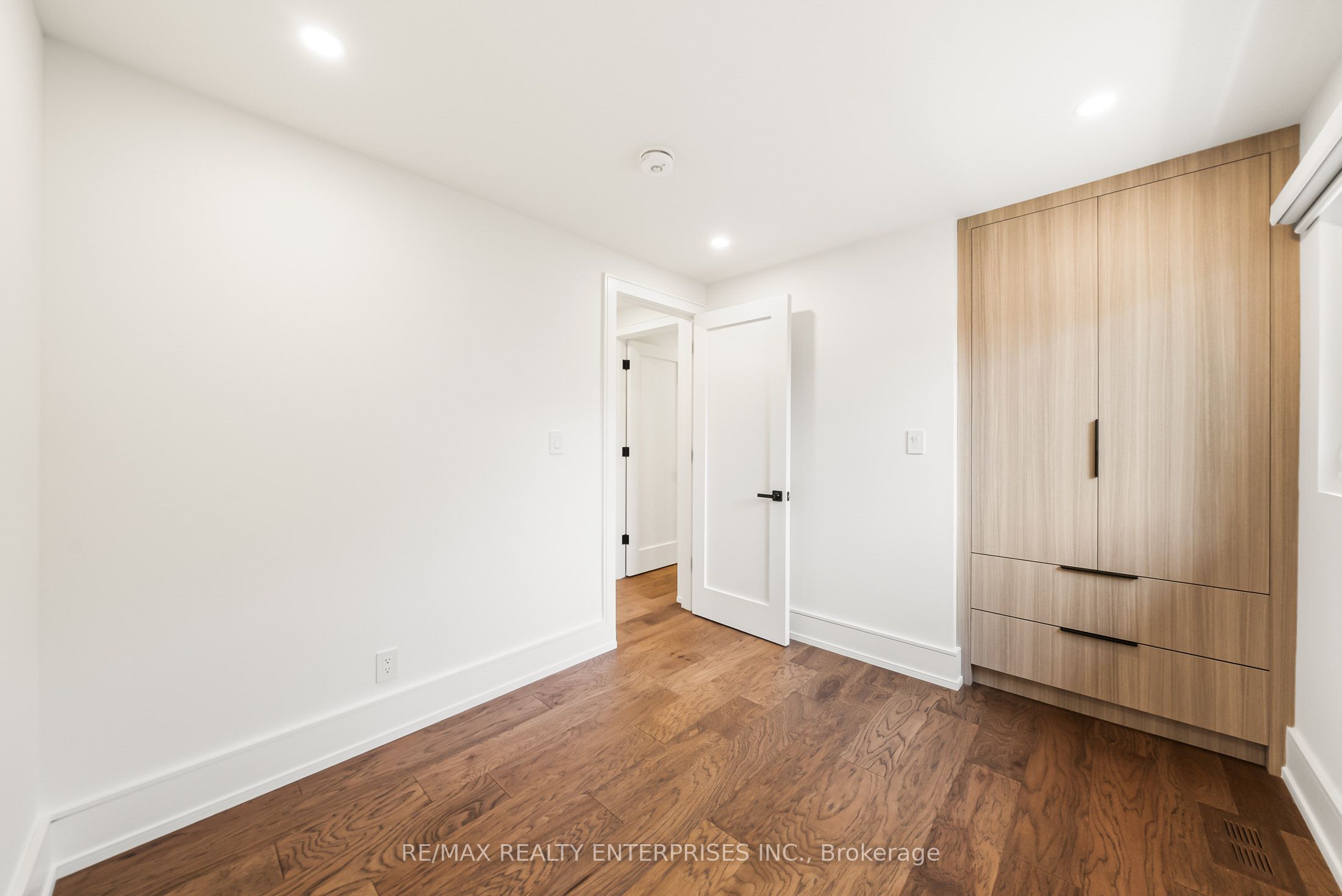 1495 Thetford Court Property Photo 19