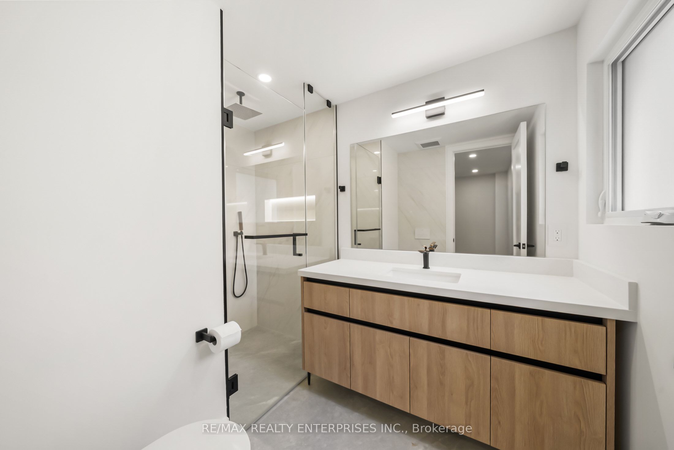 1495 Thetford Court Property Photo 21