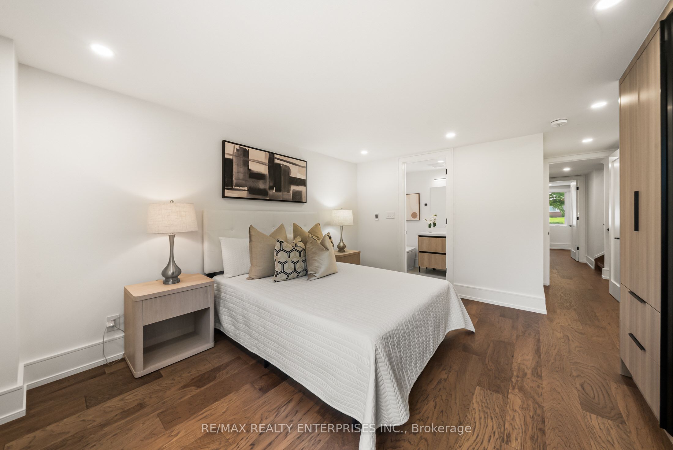 1495 Thetford Court Property Photo 29