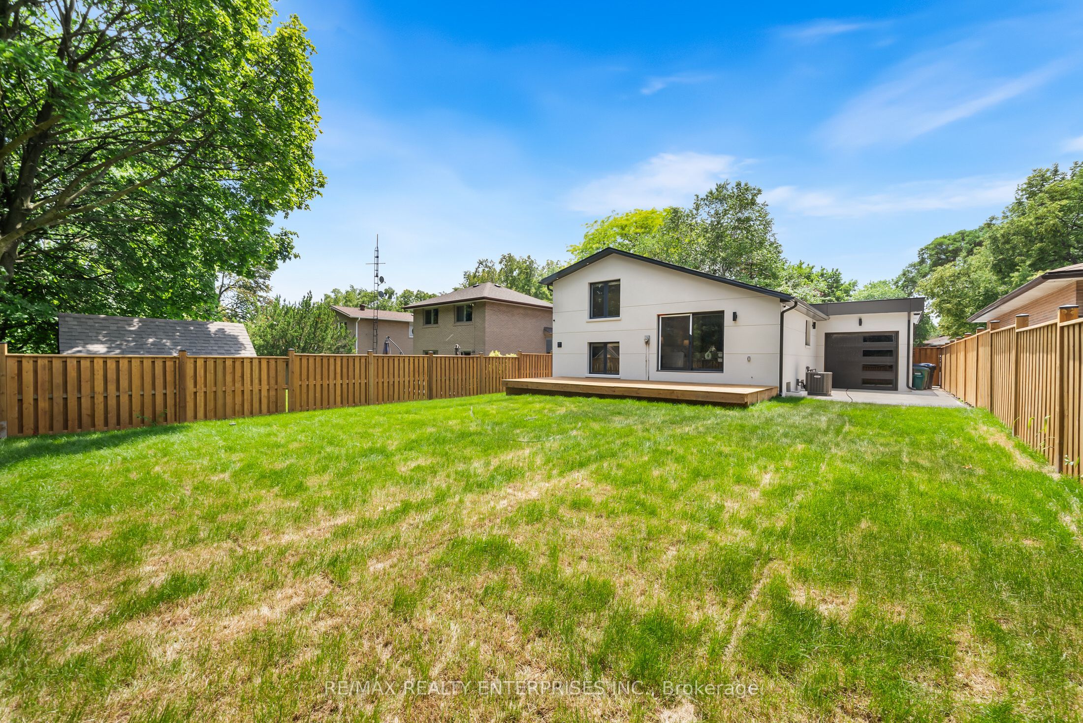 1495 Thetford Court Property Photo 34