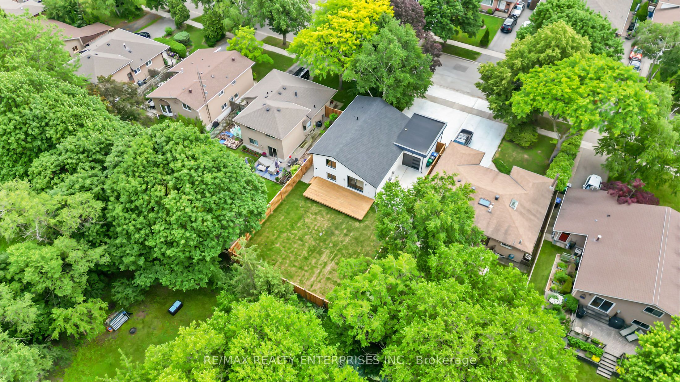 1495 Thetford Court Property Photo 39