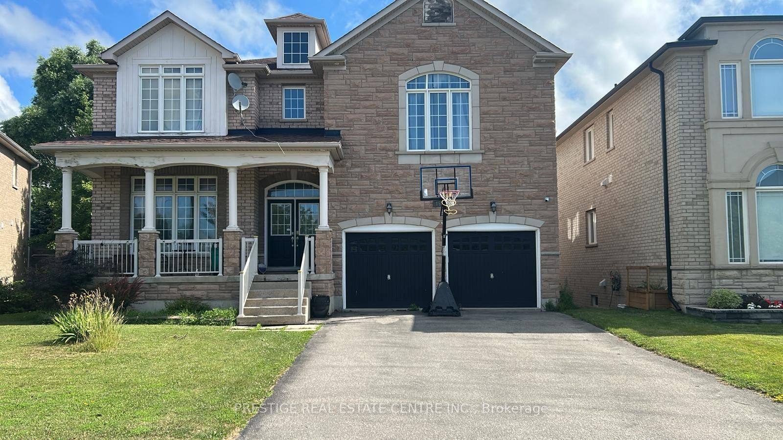 1527 Stewart Crescent Property Photo 1