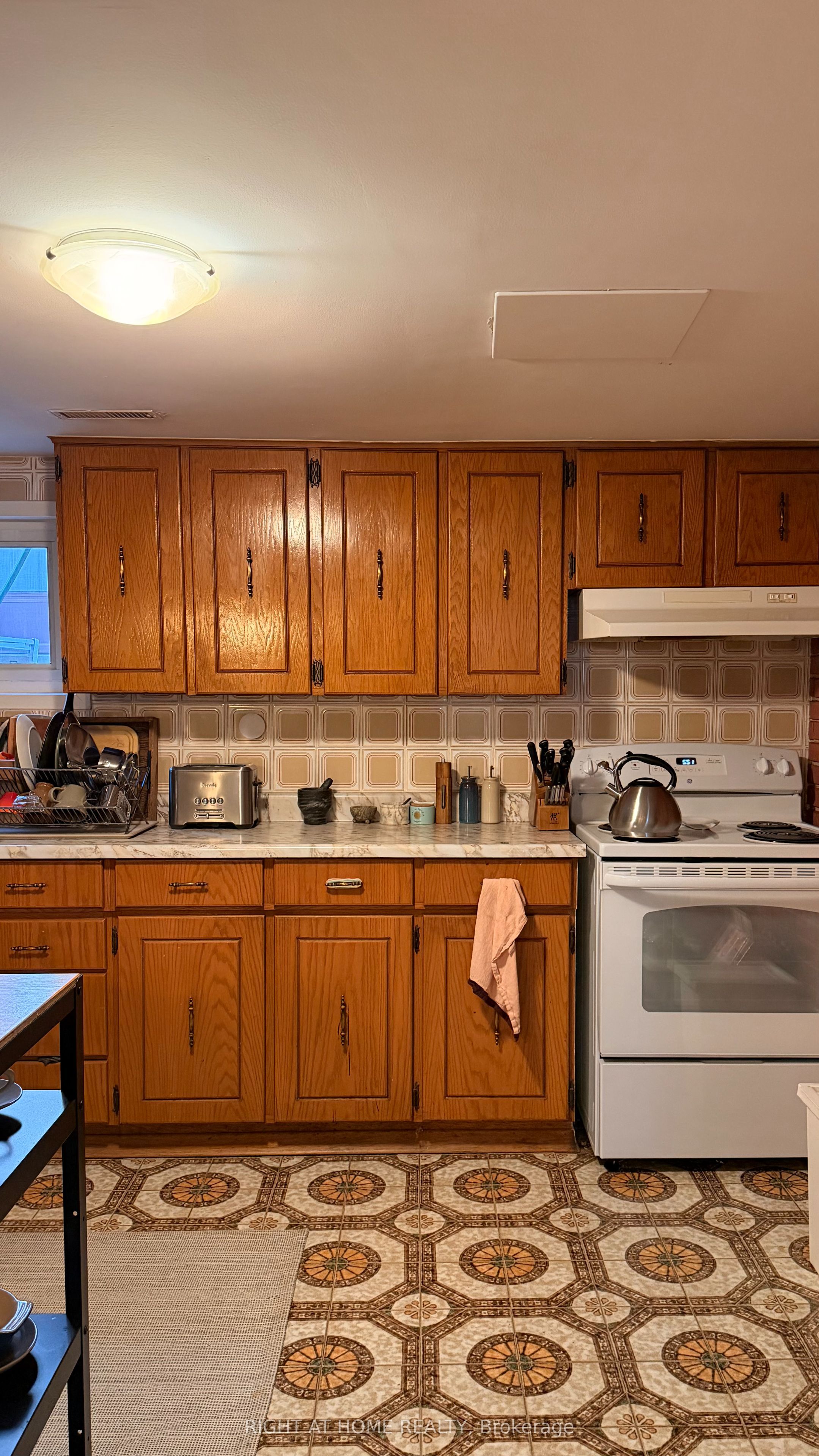 7673 Darcel Avenue Bsmt Property Photo 4