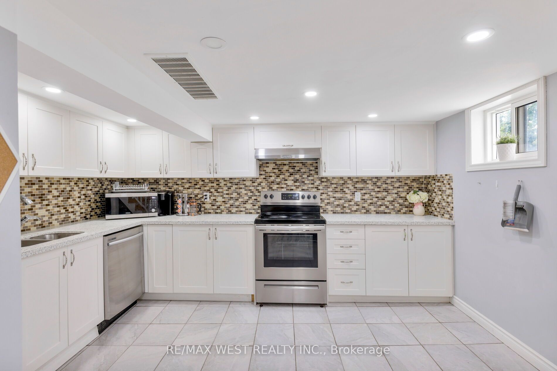 42 Stephen Drive Property Photo 34