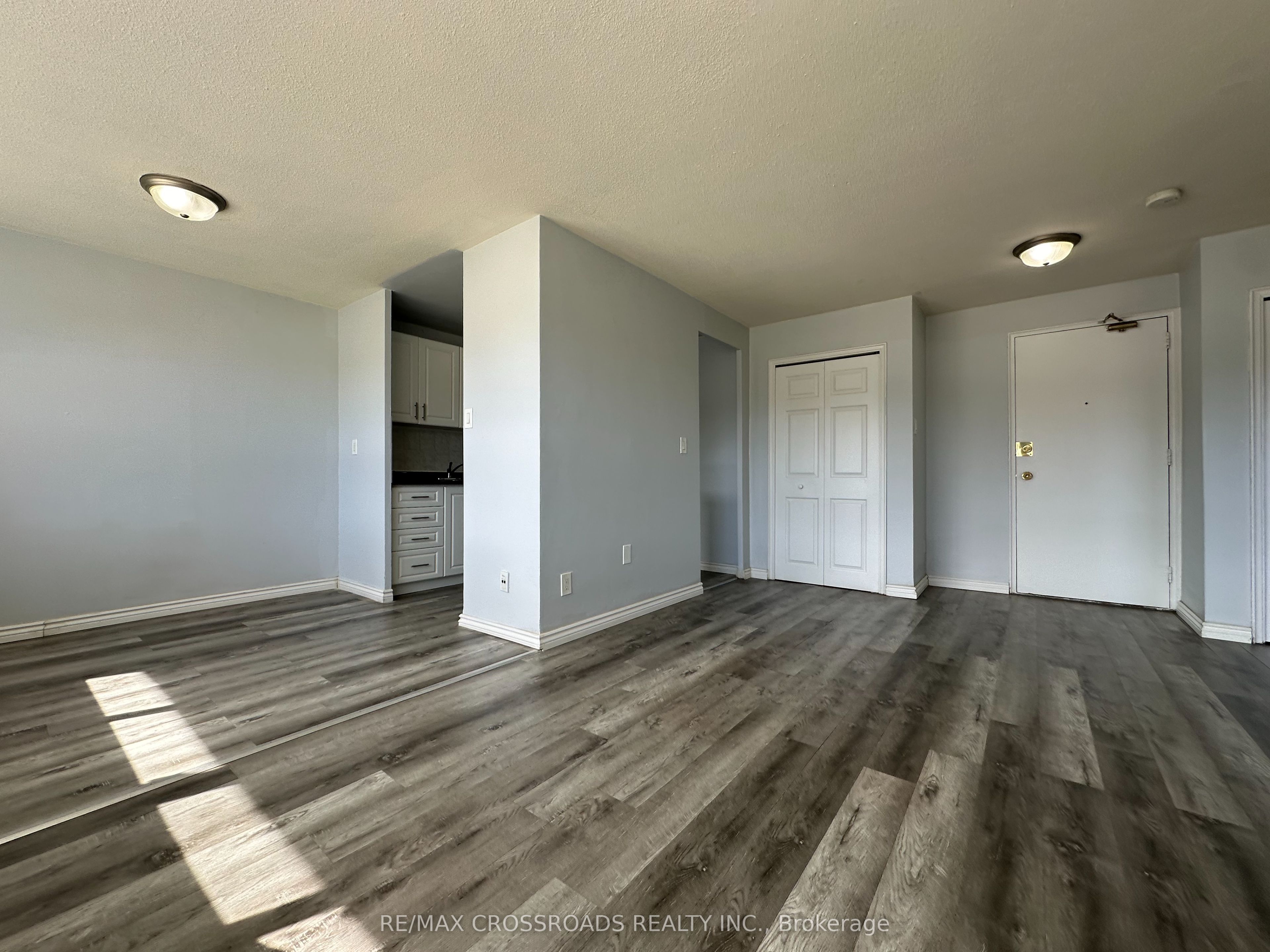 363 Lakeshore Road E 102 Property Photo 2
