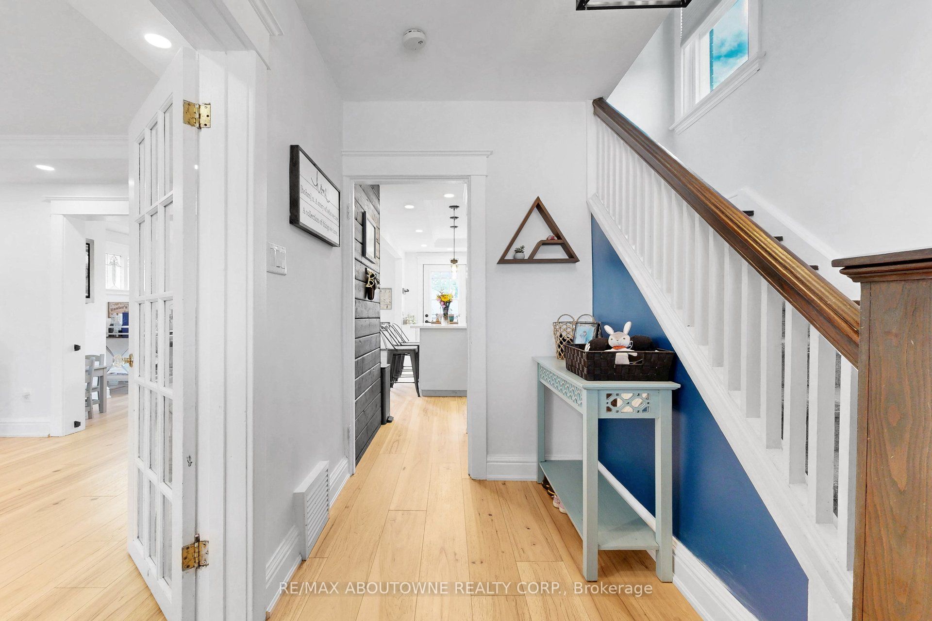 976 Lasalle Park Road Property Photo 6