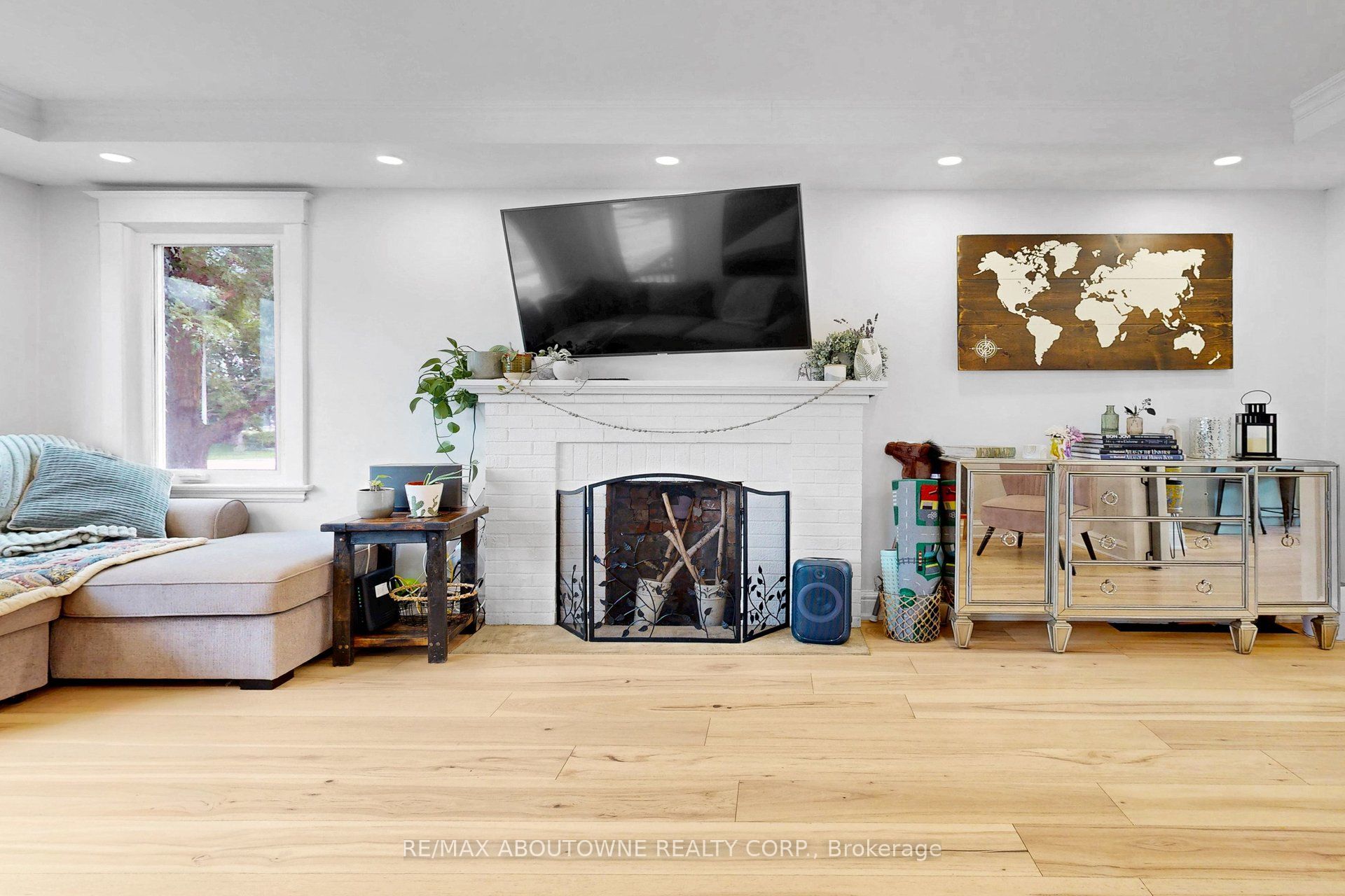 976 Lasalle Park Road Property Photo 7