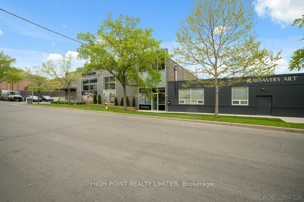 116-120 Tycos Drive Property Photo 10