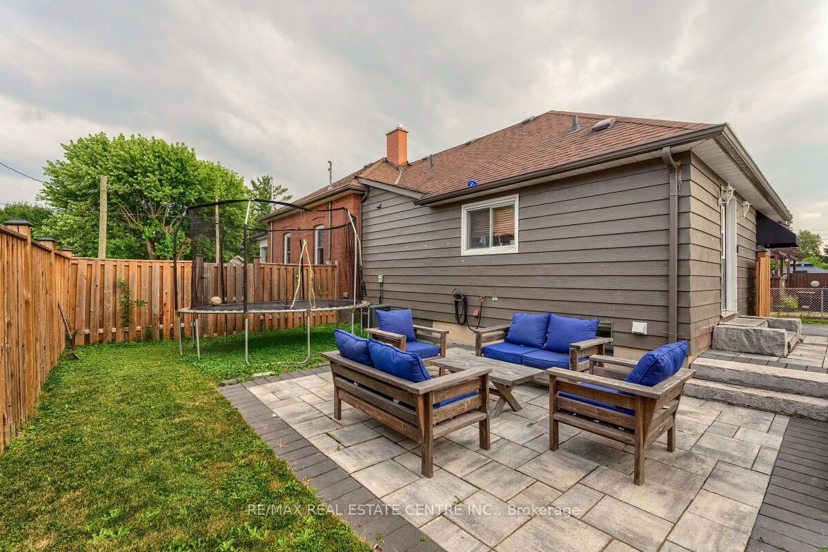 33 Miles Street Property Photo 10