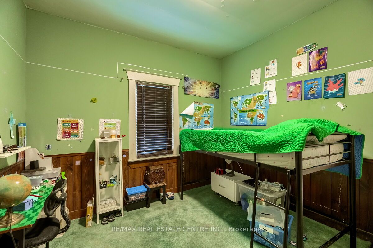 33 Miles Street Property Photo 25