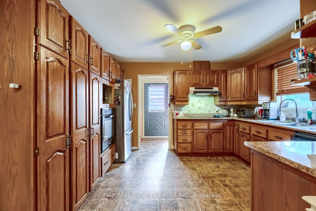 33 Miles Street Property Photo 33