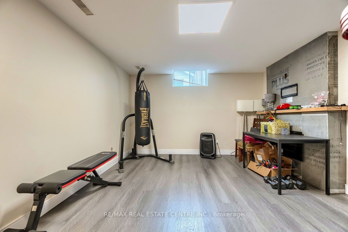 33 Miles Street Property Photo 45